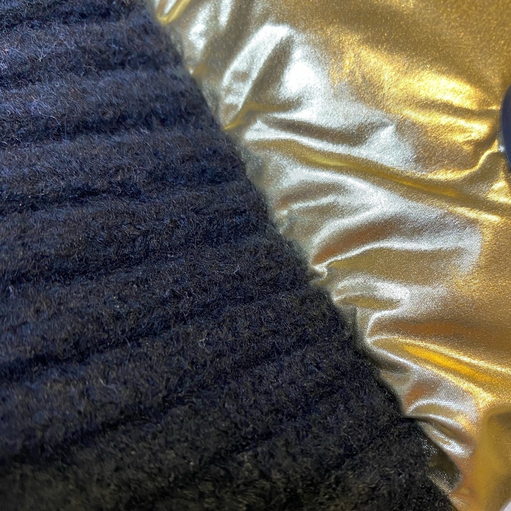 DKNY Quilted Puffer Metallic Winter scarf - Picture 7 of 8